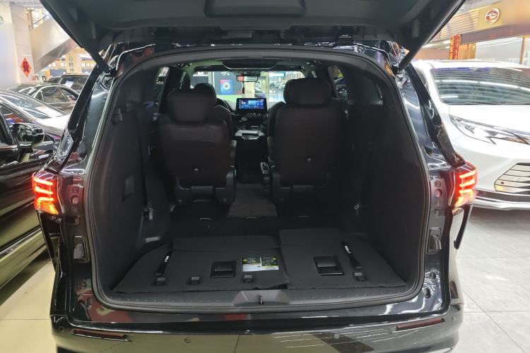 Used Toyota SIENNA 2023 2.5L Hybrid Platinum Edition Trunk