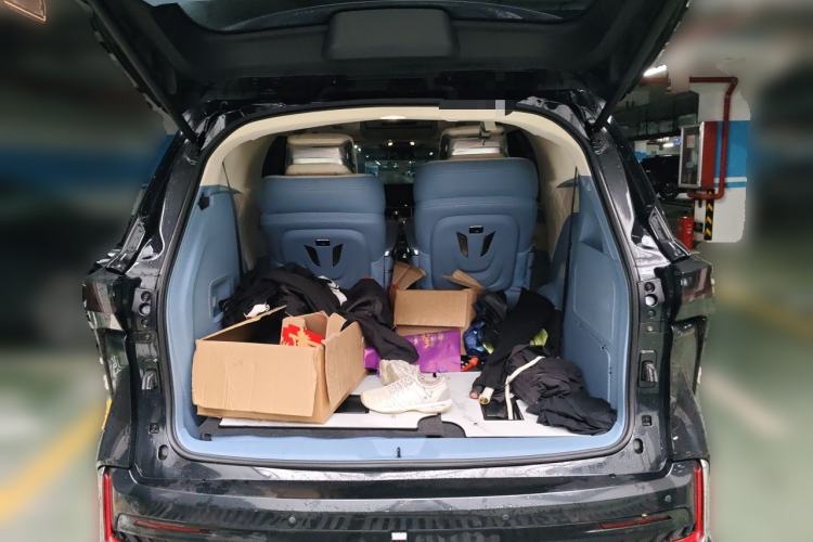 Used Toyota SIENNA 2023 2.5L Hybrid Comfort Edition Trunk