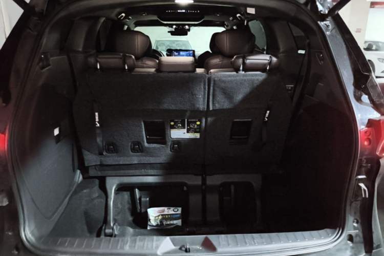 Used Toyota SIENNA 2023 2.5L Hybrid Platinum Edition Trunk