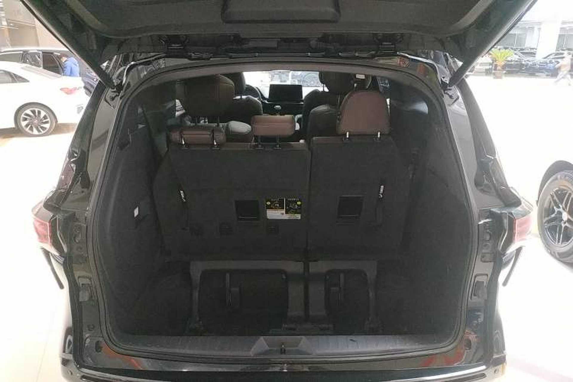 Used Toyota SIENNA 2023 2.5L Hybrid Platinum Edition Trunk