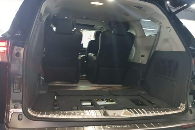 Used Toyota SIENNA 2023 2.5L Hybrid Comfort Edition Trunk