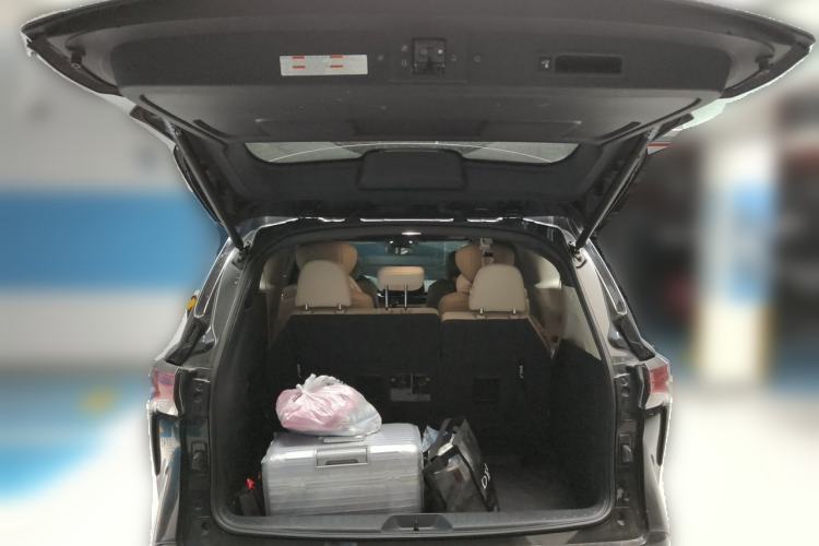 Used Toyota SIENNA 2023 2.5L Hybrid Deluxe Edition Trunk