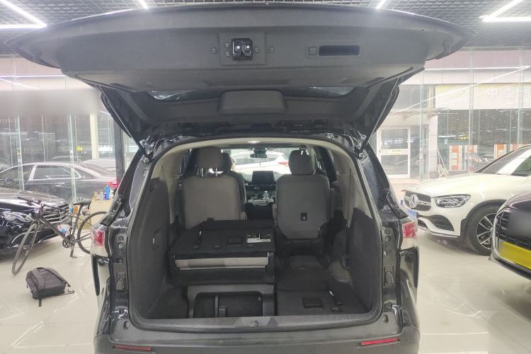 Used Toyota SIENNA 2023 2.5L Hybrid Comfort Edition Trunk