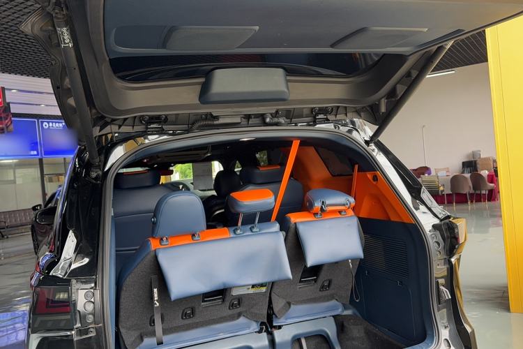Used Toyota SIENNA 2023 2.5L Hybrid Luxury Edition Trunk