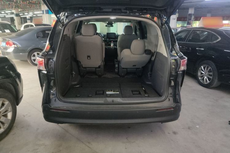 Used Toyota SIENNA 2023 2.5L Hybrid Comfort Edition Trunk