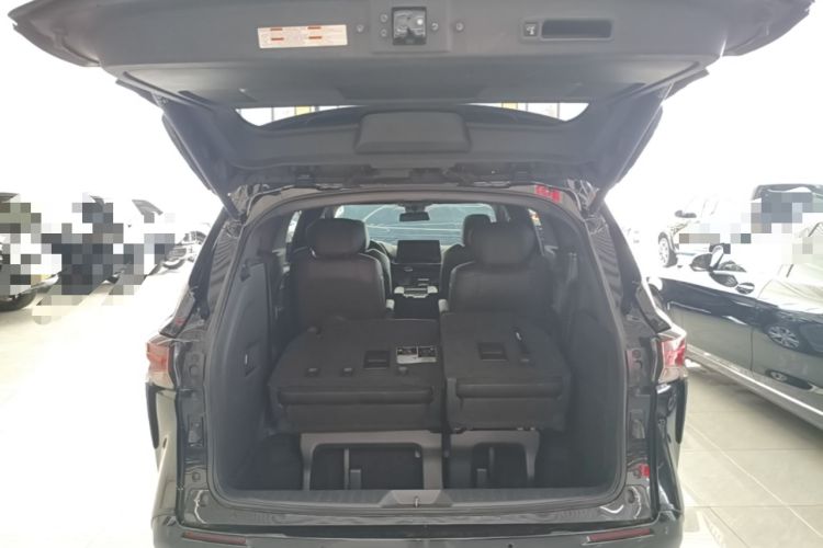 Used Toyota SIENNA 2023 2.5L Hybrid Deluxe Edition Trunk