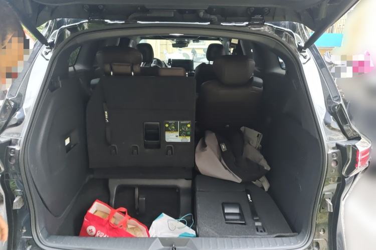 Used Toyota SIENNA 2023 2.5L Hybrid Platinum Edition Trunk