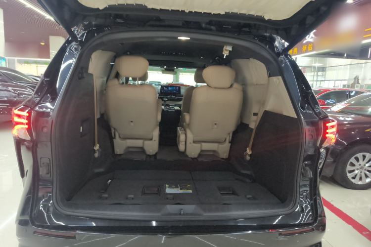 Used Toyota SIENNA 2023 2.5L Hybrid Deluxe Edition Trunk