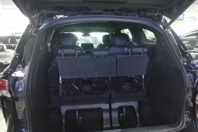Used Toyota SIENNA 2023 2.5L Hybrid Deluxe Edition Trunk