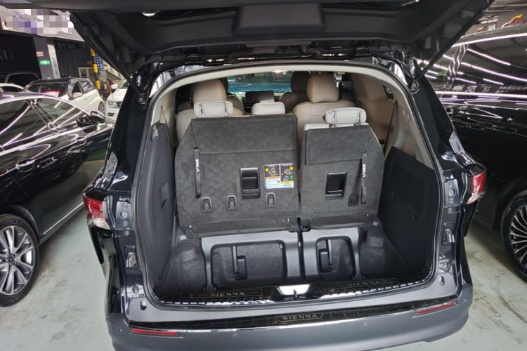 Used Toyota SIENNA 2023 2.5L Hybrid Comfort Edition Trunk