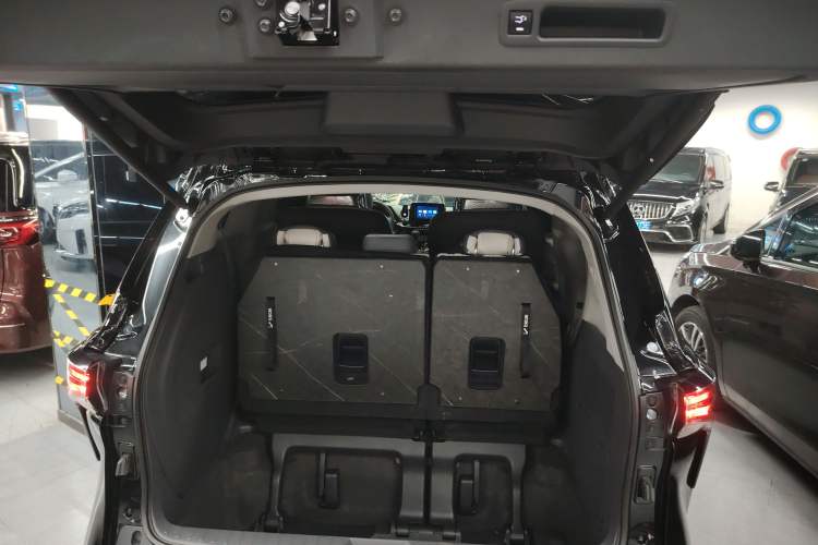 Used Toyota SIENNA 2023 2.5L Hybrid Comfort Edition Trunk