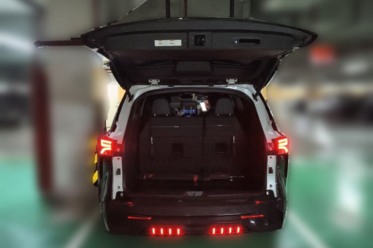 Used Toyota SIENNA 2023 2.5L Hybrid Deluxe Edition Trunk
