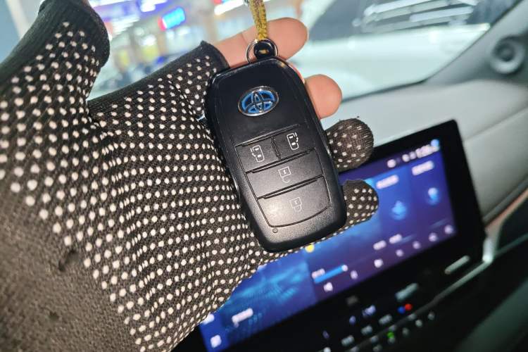 Used Toyota SIENNA 2023 2.5L Hybrid Platinum Edition Vehicle Key