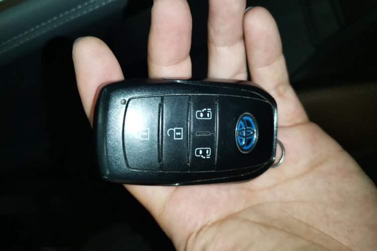 Used Toyota SIENNA 2023 2.5L Hybrid Comfort Edition Vehicle Key