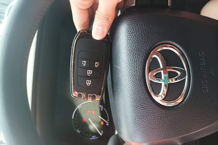 Used Toyota SIENNA 2023 2.5L Hybrid Comfort Edition Vehicle Key