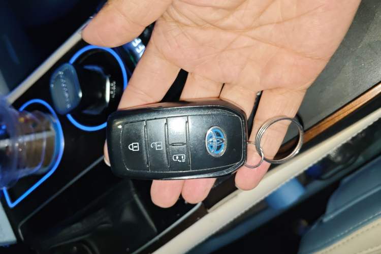 Used Toyota SIENNA 2023 2.5L Hybrid Comfort Edition Vehicle Key