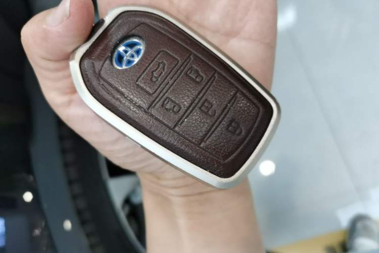 Used Toyota SIENNA 2023 2.5L Hybrid Deluxe Edition Vehicle Key
