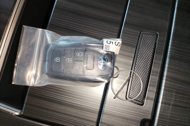 Used Toyota SIENNA 2023 2.5L Hybrid Deluxe Edition Vehicle Key