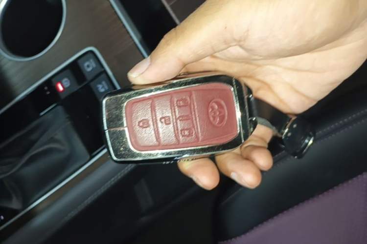 Used Toyota SIENNA 2023 2.5L Hybrid Comfort Edition Vehicle Key