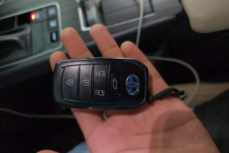Used Toyota SIENNA 2023 2.5L Hybrid Deluxe Edition Vehicle Key