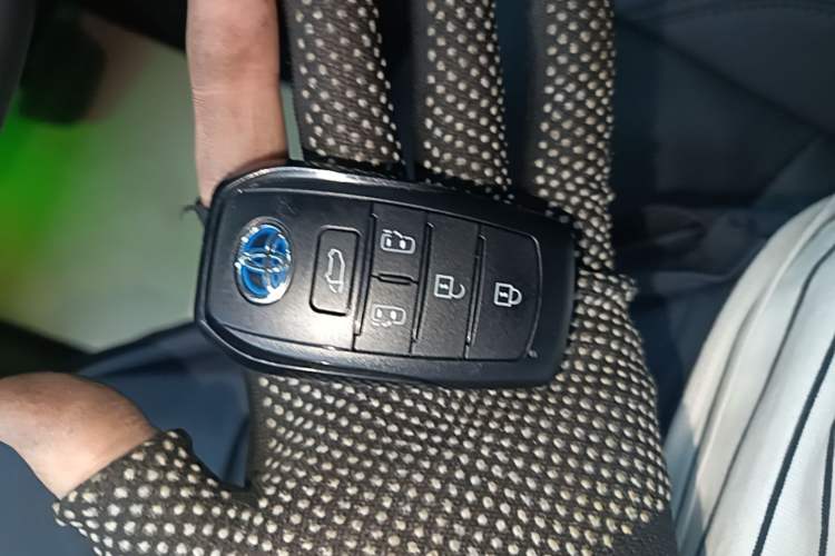 Used Toyota SIENNA 2023 2.5L Hybrid Deluxe Edition Vehicle Key