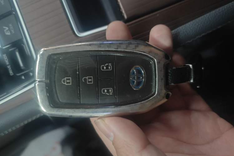 Used Toyota SIENNA 2023 2.5L Hybrid Comfort Edition Vehicle Key