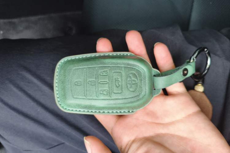 Used Toyota SIENNA 2023 2.5L Hybrid Deluxe Edition Vehicle Key
