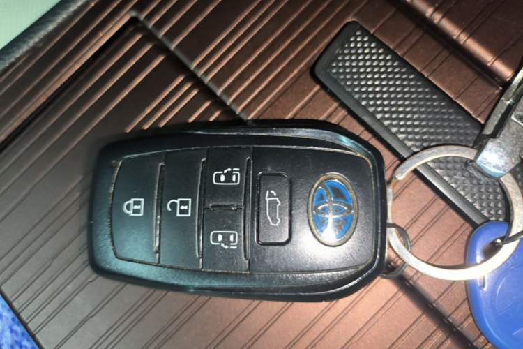 Used Toyota SIENNA 2023 2.5L Hybrid Luxury Edition Vehicle Key