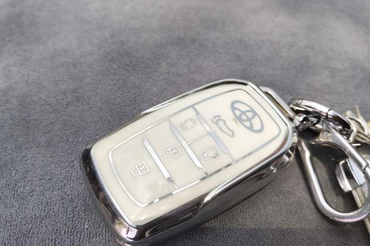 Used Toyota SIENNA 2023 2.5L Hybrid Deluxe Edition Vehicle Key