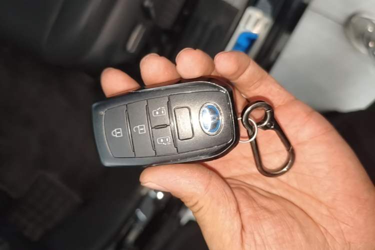 Used Toyota SIENNA 2023 2.5L Hybrid Deluxe Edition Vehicle Key