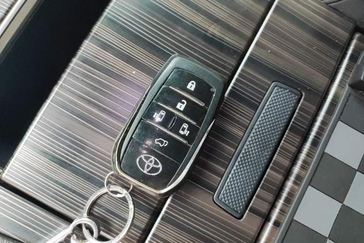 Used Toyota SIENNA 2023 2.5L Hybrid Deluxe Edition Vehicle Key