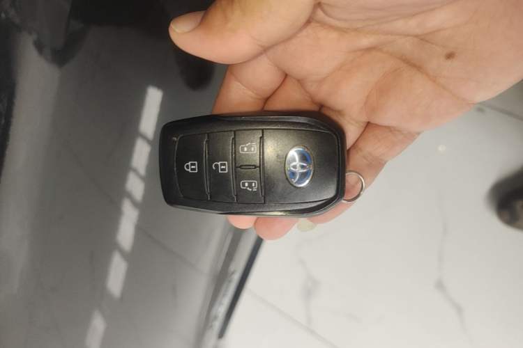 Used Toyota SIENNA 2023 2.5L Hybrid Comfort Edition Vehicle Key