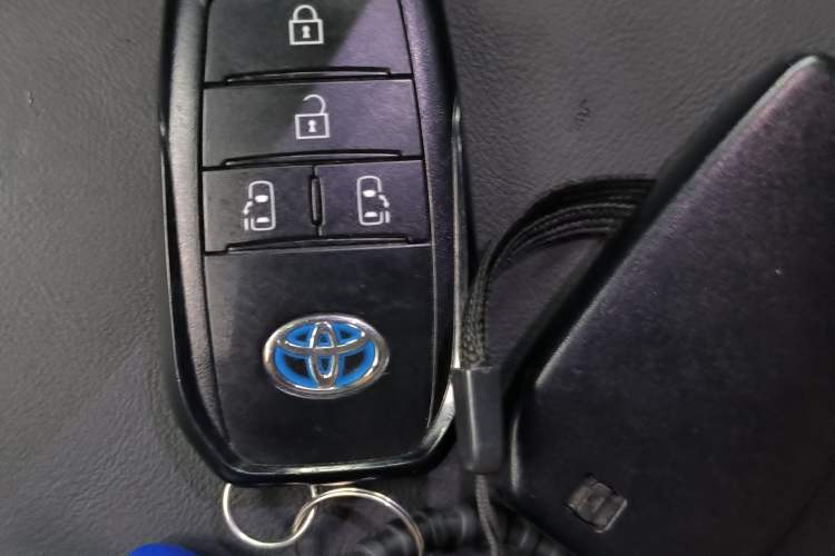 Used Toyota SIENNA 2023 2.5L Hybrid Comfort Edition Vehicle Key