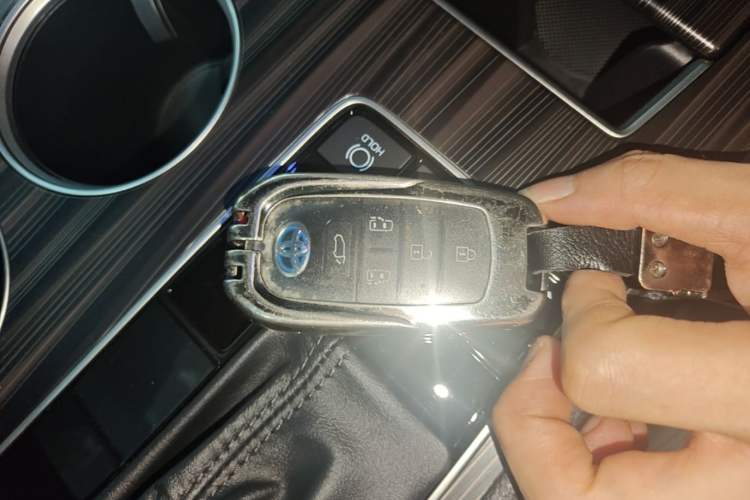 Used Toyota SIENNA 2023 2.5L Hybrid Deluxe Edition Vehicle Key
