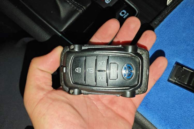 Used Toyota SIENNA 2023 2.5L Hybrid Deluxe Edition Vehicle Key
