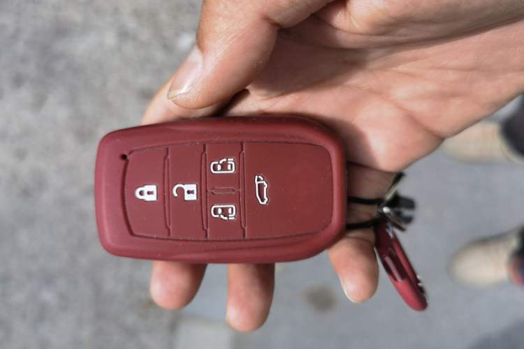 Used Toyota SIENNA 2023 2.5L Hybrid Platinum Edition Vehicle Key