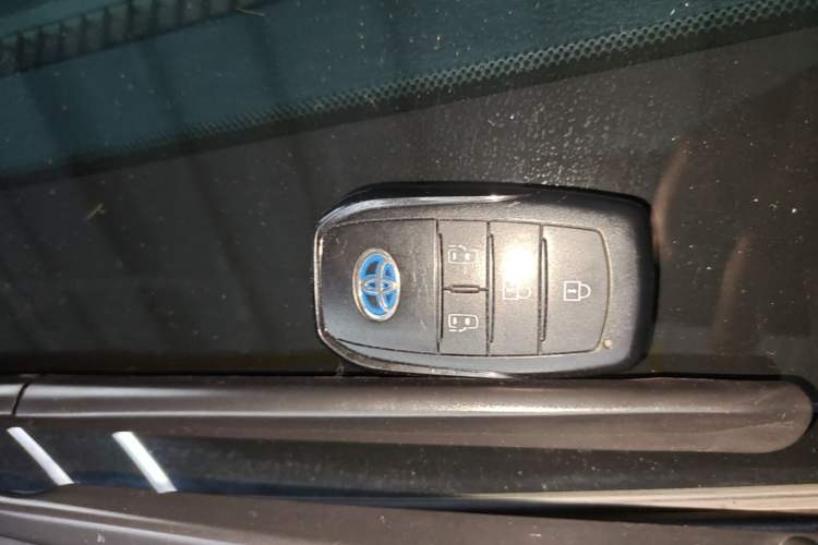 Used Toyota SIENNA 2023 2.5L Hybrid Comfort Edition Vehicle Key