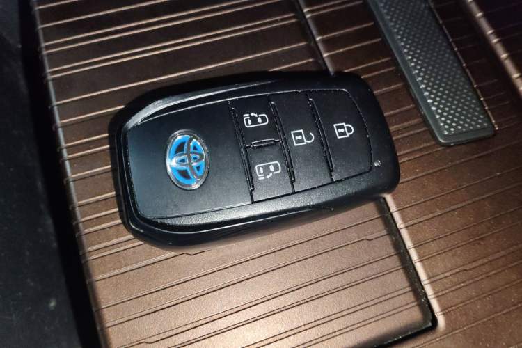 Used Toyota SIENNA 2023 2.5L Hybrid Comfort Edition Vehicle Key