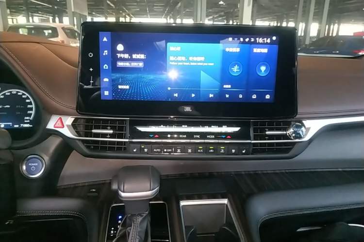 Used Toyota SIENNA 2023 2.5L Hybrid Platinum Edition Audio And AC Panel