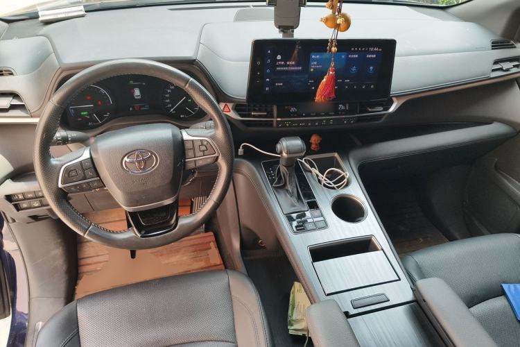 Used Toyota SIENNA 2023 2.5L Hybrid Deluxe Edition Center Console