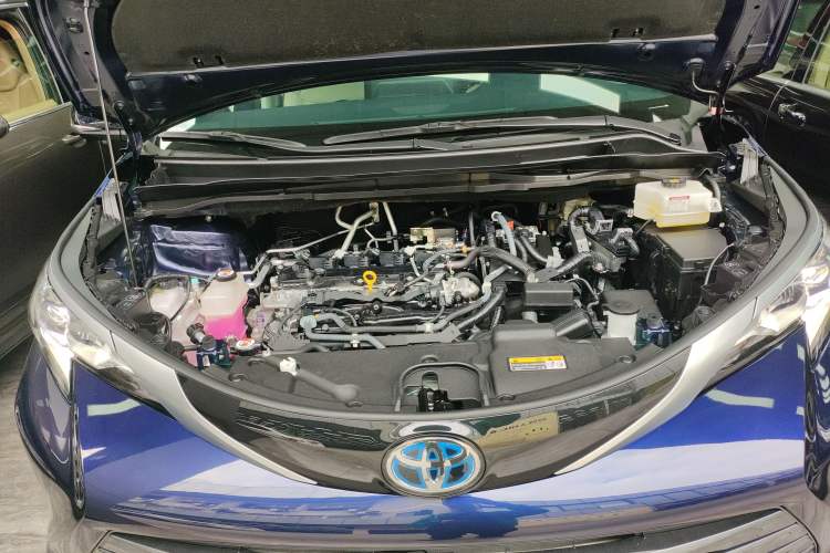 Used Toyota SIENNA 2023 2.5L Hybrid Deluxe Edition Engine Bay