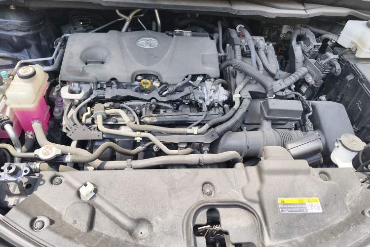 Used Toyota SIENNA 2023 2.5L Hybrid Deluxe Edition Engine Bay