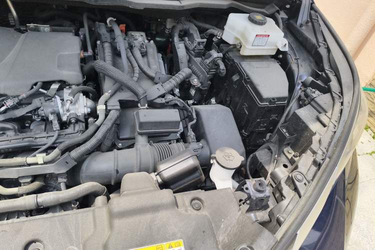 Used Toyota SIENNA 2023 2.5L Hybrid Deluxe Edition Engine Bay Left