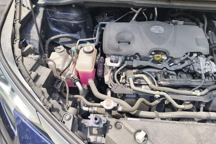 Used Toyota SIENNA 2023 2.5L Hybrid Deluxe Edition Engine Bay Right