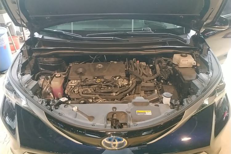 Used Toyota SIENNA 2023 2.5L Hybrid Platinum Edition Engine Bay