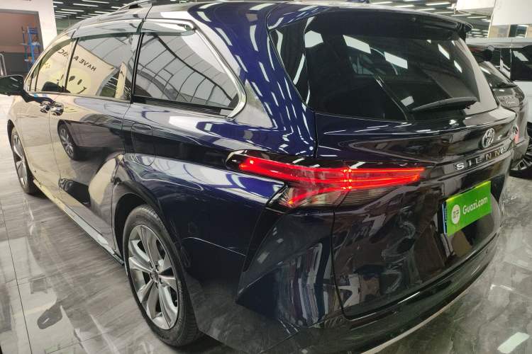 Used Toyota SIENNA 2023 2.5L Hybrid Deluxe Edition Exterior 3