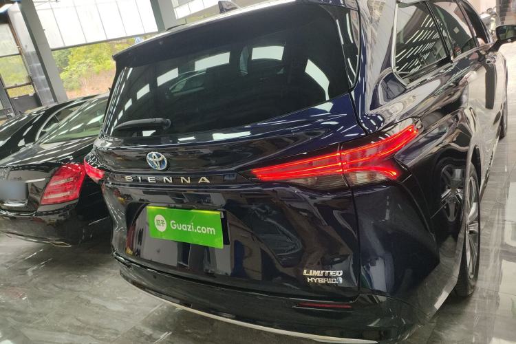 Used Toyota SIENNA 2023 2.5L Hybrid Deluxe Edition Exterior 4