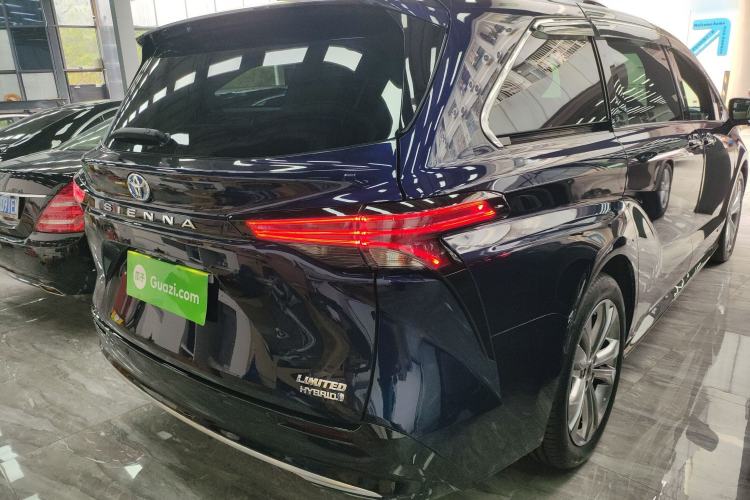 Used Toyota SIENNA 2023 2.5L Hybrid Deluxe Edition Exterior 5