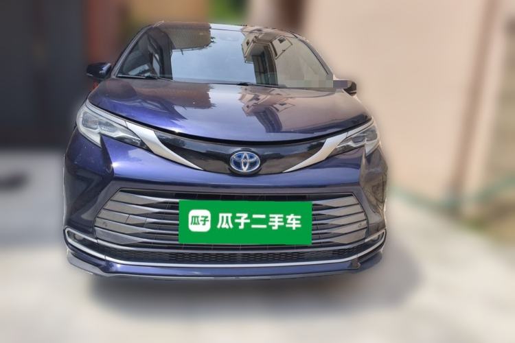 Used Toyota SIENNA 2023 2.5L Hybrid Deluxe Edition Front