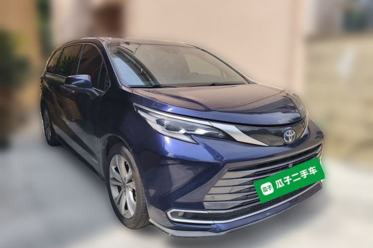 Used Toyota SIENNA 2023 2.5L Hybrid Deluxe Edition Front Right 45 Deg
